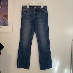 Woman’s Lucky Brand low/mid rise straight leg jeans
